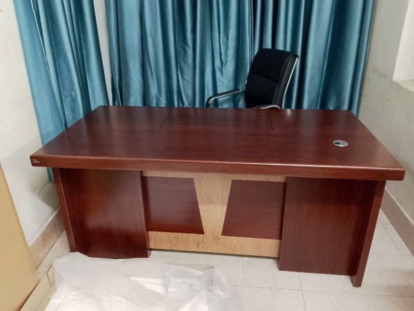 bàn trưởng phòng et1600f