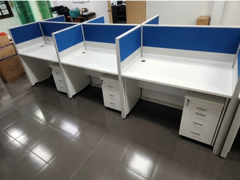 module bàn làm việc so bàn truyền thống